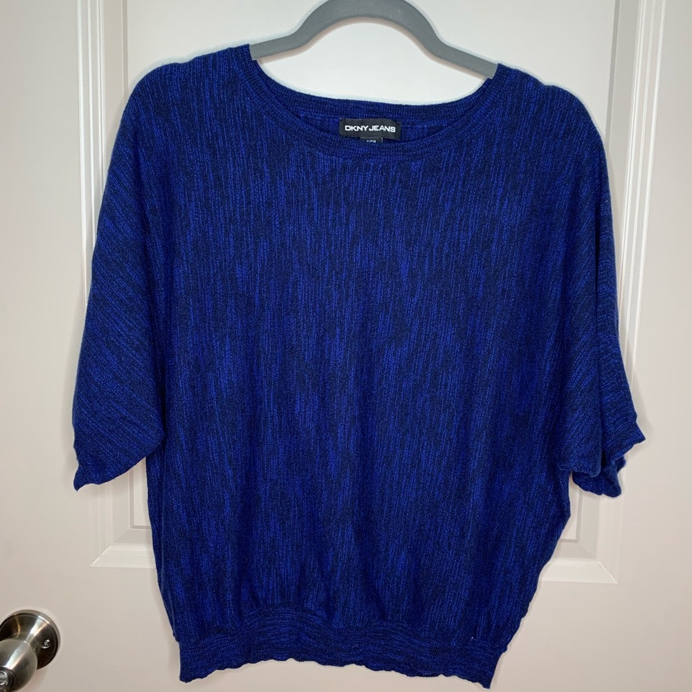 DKNY Blue and Black light weight short sleeve sweater 😍